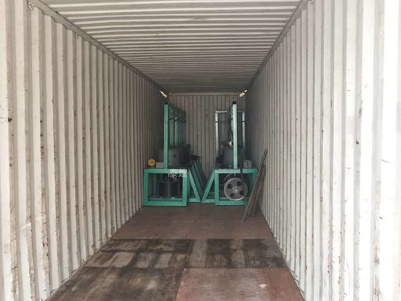 2019年5月26日客戶定制的拉絲機(jī)準(zhǔn)備發(fā)貨