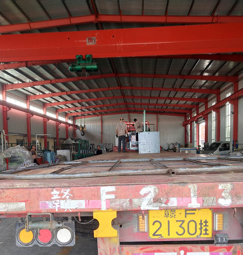 發(fā)往贛州的連罐拉絲機(jī)裝車中