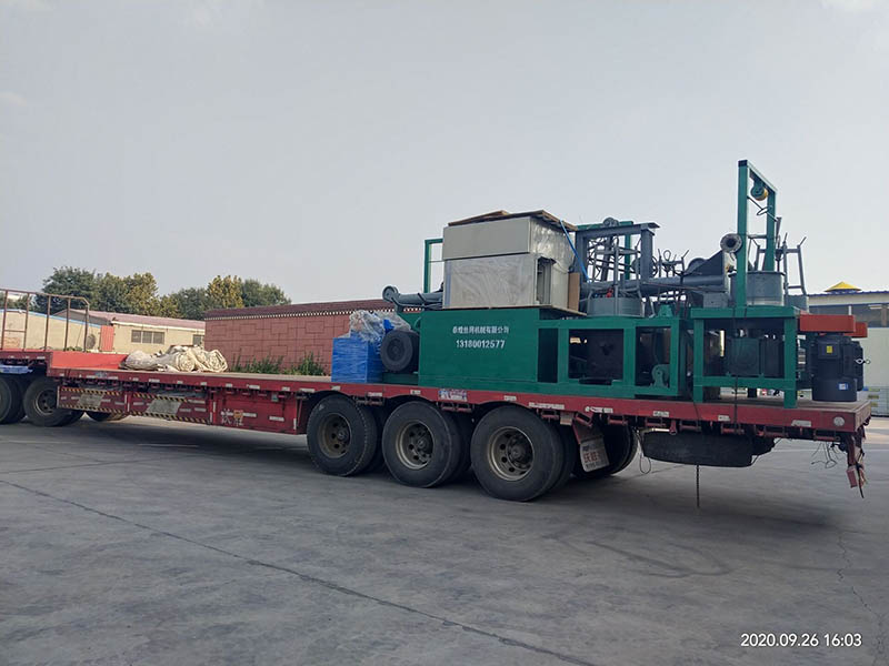 發(fā)往甘肅的拔絲機(jī)裝車發(fā)貨中